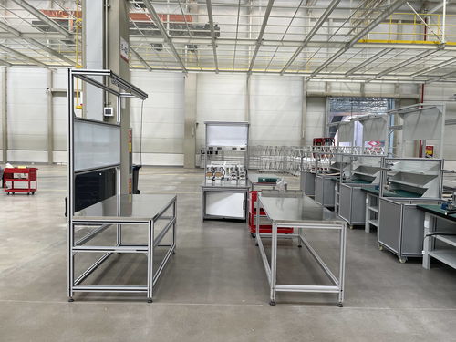 體育場地鋪裝專用裝配工作臺產(chǎn)品特點(diǎn)及相應(yīng)配置介紹